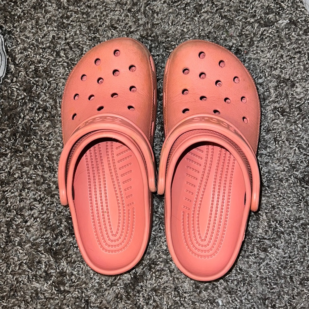 Crocs, women’s 5